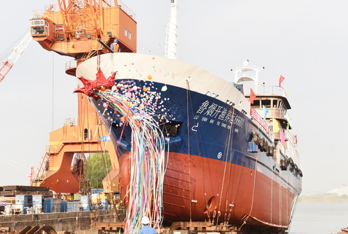 1669342102818982.jpg 2022-11-25--我國第一艘生態(tài)活魚(yú)船下水-2--壓縮.JPG