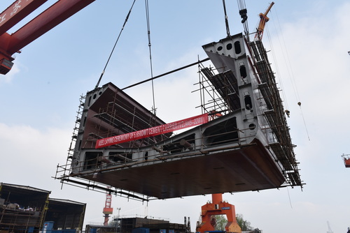 2023-3-18--5650DWT水泥運輸船上船臺--壓縮.JPG