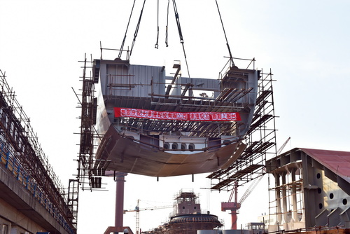 天津港“津港輪36”上船臺-壓縮.JPG