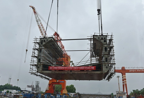 5.650DWT2#上船臺-壓縮.JPG